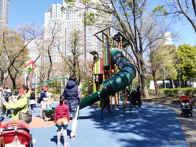 新宿中央公園の遊具