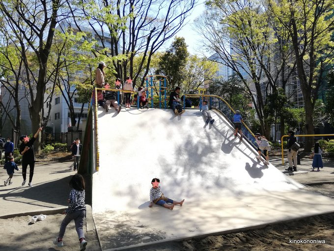 新宿中央公園の遊具